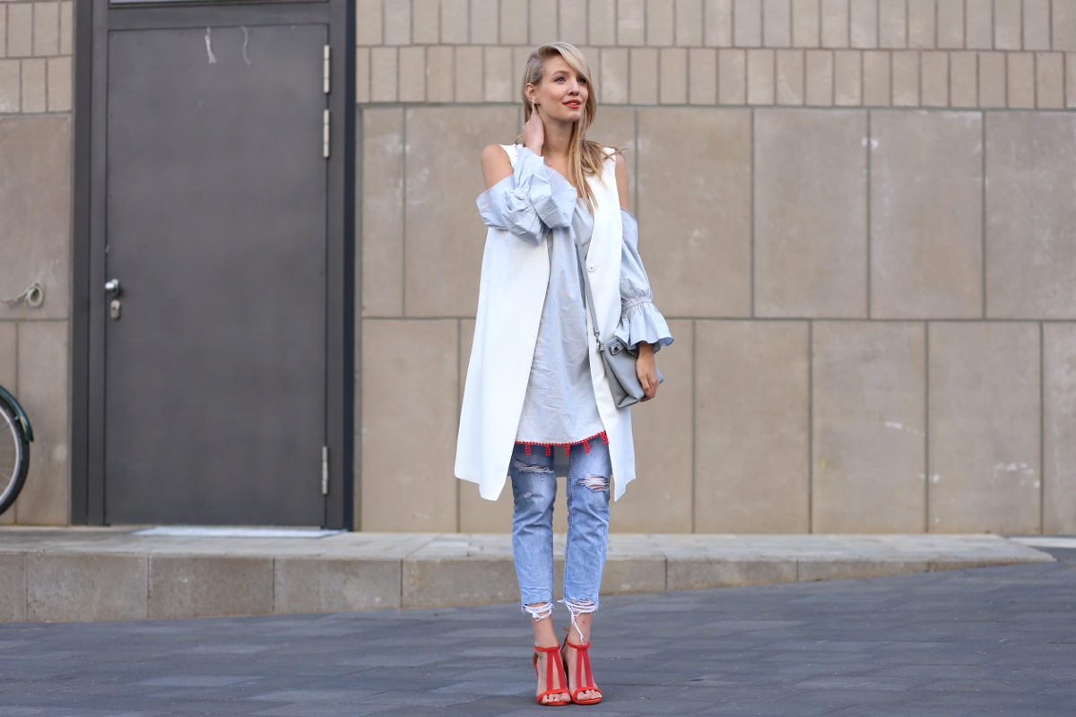 Off shoulder & Red details