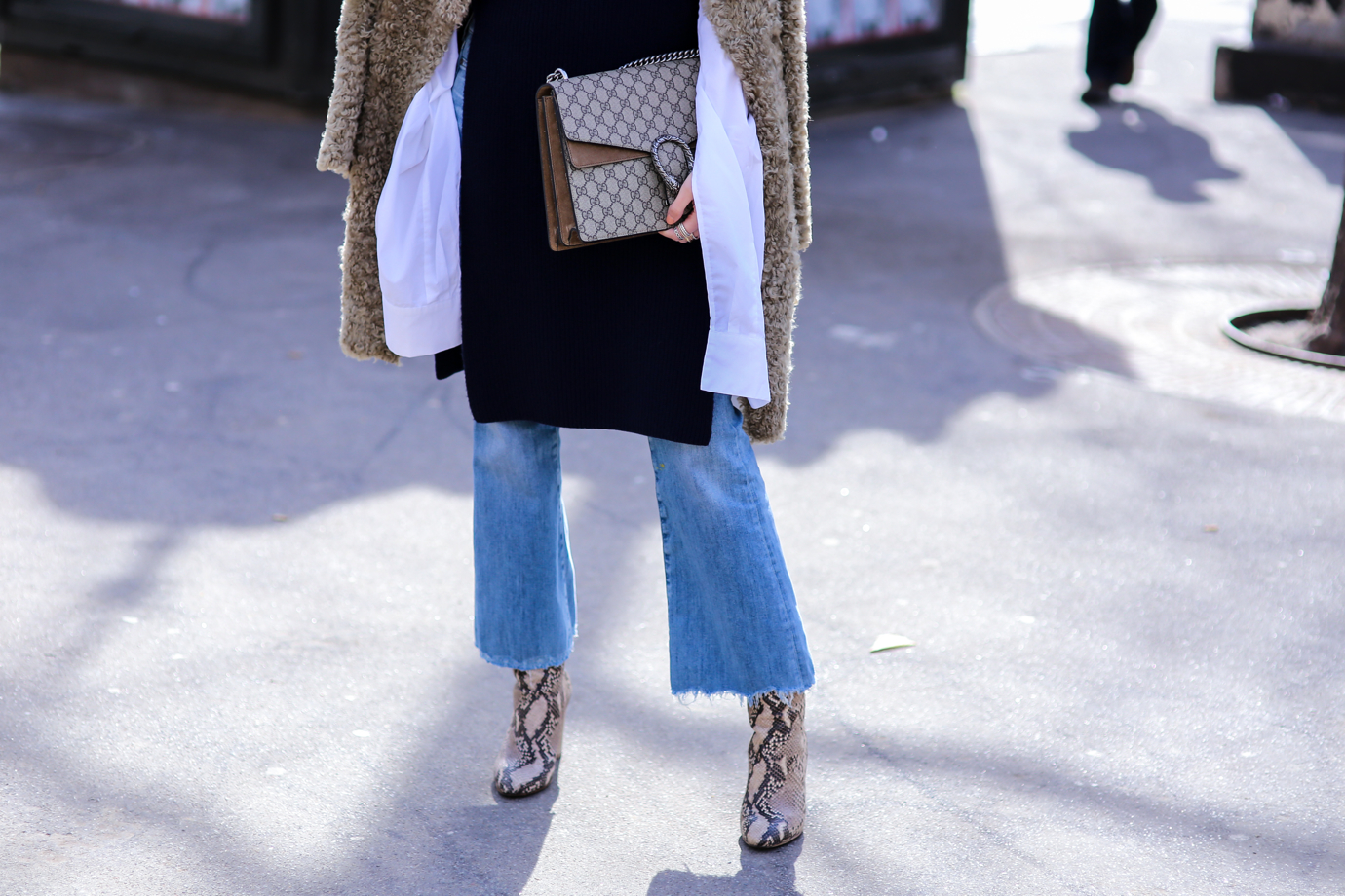 Teddy coat & Blue shades | Paris - Leonie Hanne