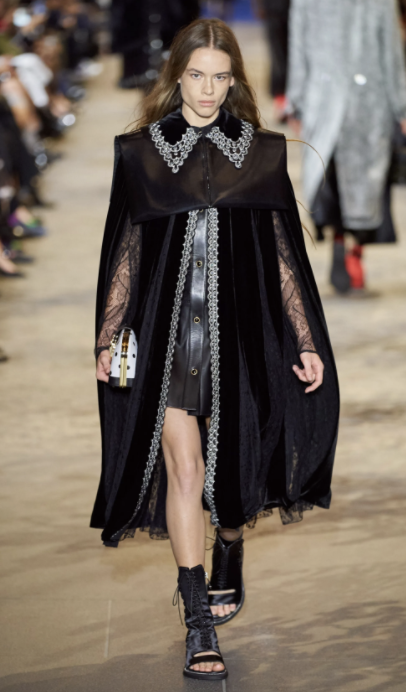 Leonie Hanne Louis Vuitton Paris Show October 5, 2021 – Star Style