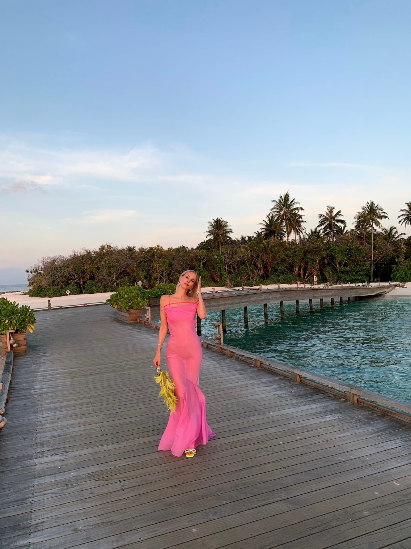 SHOP THE LOOK | PINK MALDIVES VIBES - Leonie Hanne
